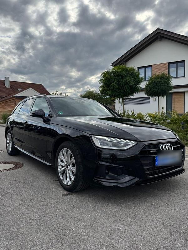 Schwarz Gebraucht 2021 Audi A4 Advanced Kombi | 30.299 € (Etwas zu teuer) - Bild 1/4