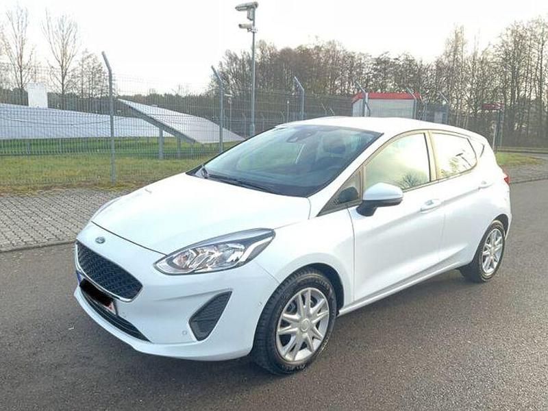 Frozen white Gebraucht 2018 Ford Fiesta Trend Kleinwagen | 9.500 € (Fairer Preis) - Bild 1/4