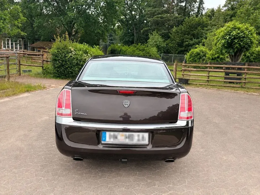 Gebraucht Lancia Thema 239 PS (175 kW) 2012 Braun Limousine