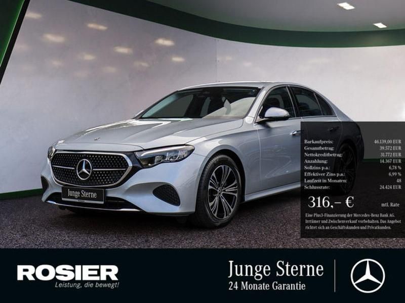 Silber / hightechsilber (metallic) Gebraucht 2024 Mercedes E220 Avantgarde Limousine | 46.139 € (Superpreis) - Bild 1/4