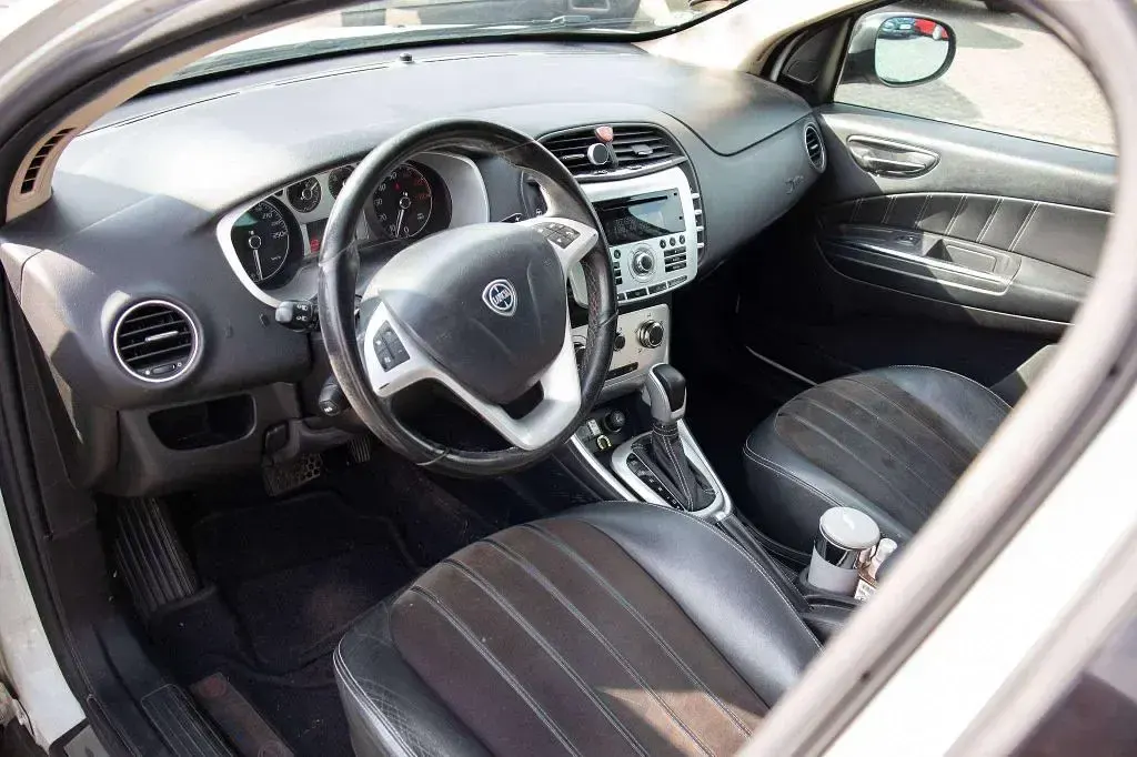 Gebraucht Lancia Delta 200 PS (147 kW) 2009 Weiß Kleinwagen