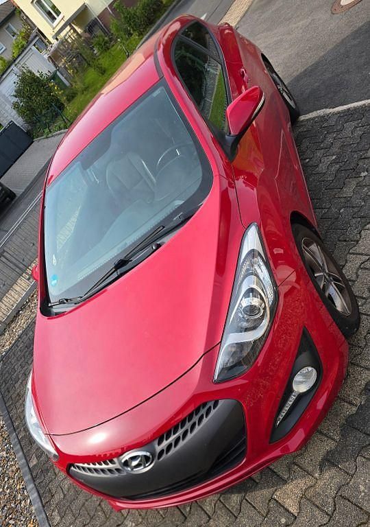 Gebraucht Hyundai i30 135 PS (99 kW) 2013 Rot Limousine