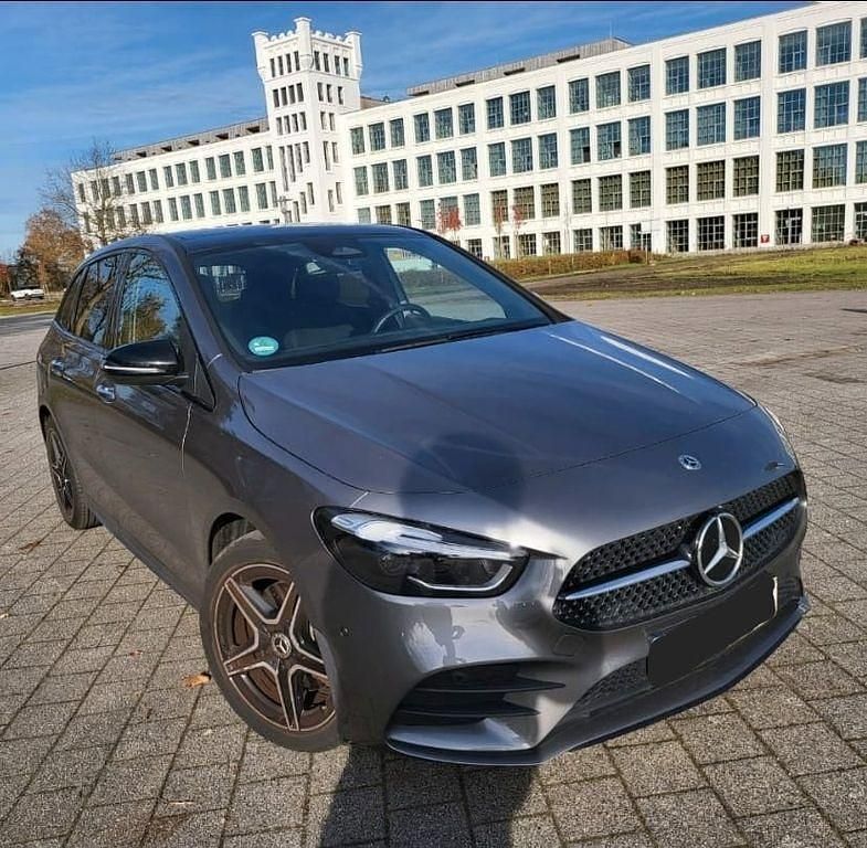 Grau Gebraucht 2023 Mercedes B250e AMG Van / Kleinbus | 33.800 € (Fairer Preis) - Bild 1/4