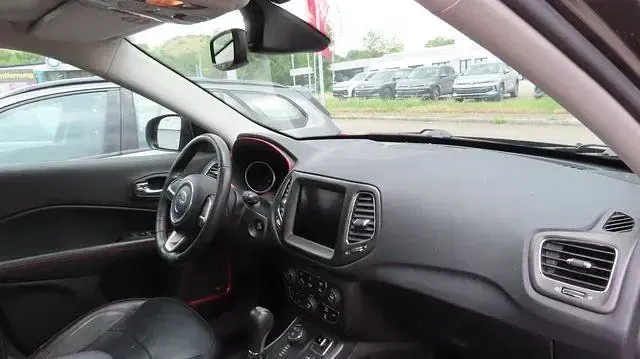 Gebraucht Jeep Compass Trailhawk 170 PS (125 kW) 2019 Schwarz SUV