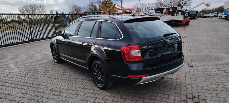 Gebraucht Skoda Octavia Scout 4x4 184 PS (135 kW) 2014 Schwarz Kleinwagen