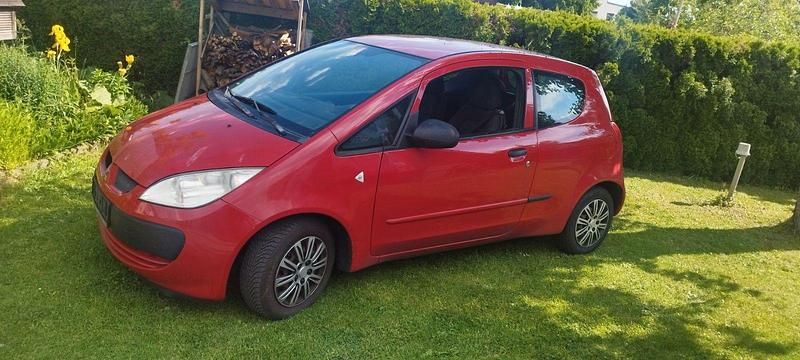 Rot Gebraucht 2007 Mitsubishi Colt Inform Limousine | 1.200 € (Fairer Preis) - Bild 1/4