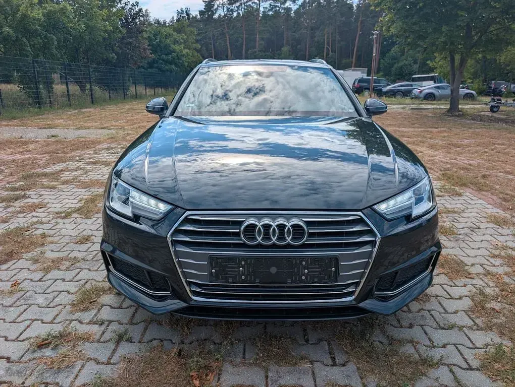 Gebraucht Audi A4 Sport 190 PS (139 kW) 2019 Grau Kombi
