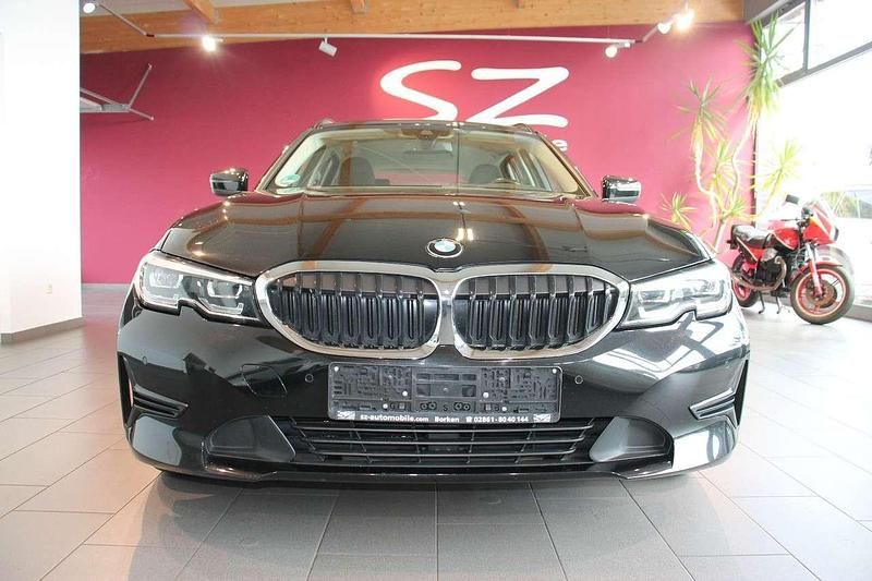 Gebraucht BMW 320 Advantage 190 PS (139 kW) 2020 Saphirschwarz Kombi