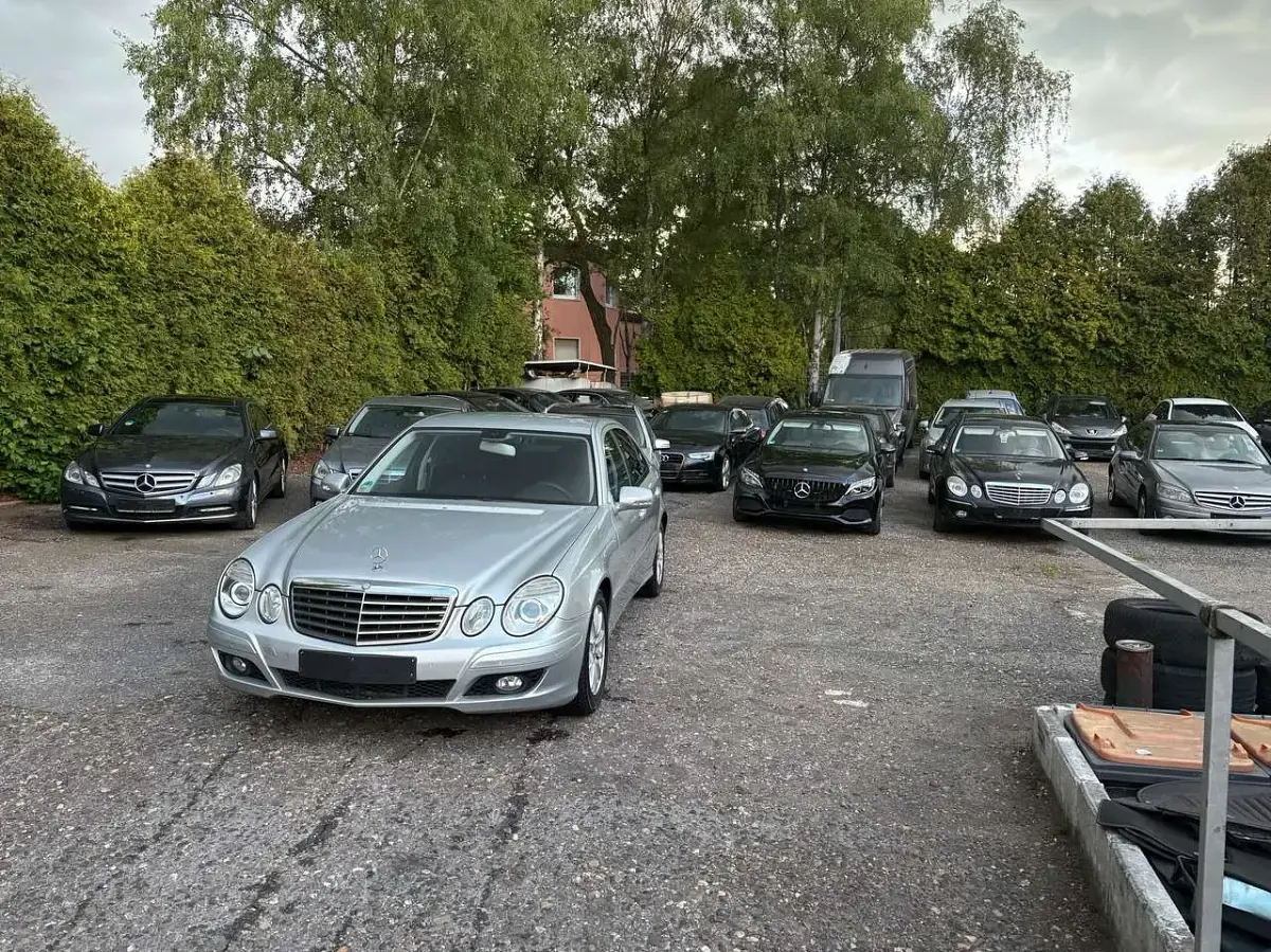Gebraucht Mercedes E200 184 PS (135 kW) 2008 Iridiumsilber  metalliclack Limousine