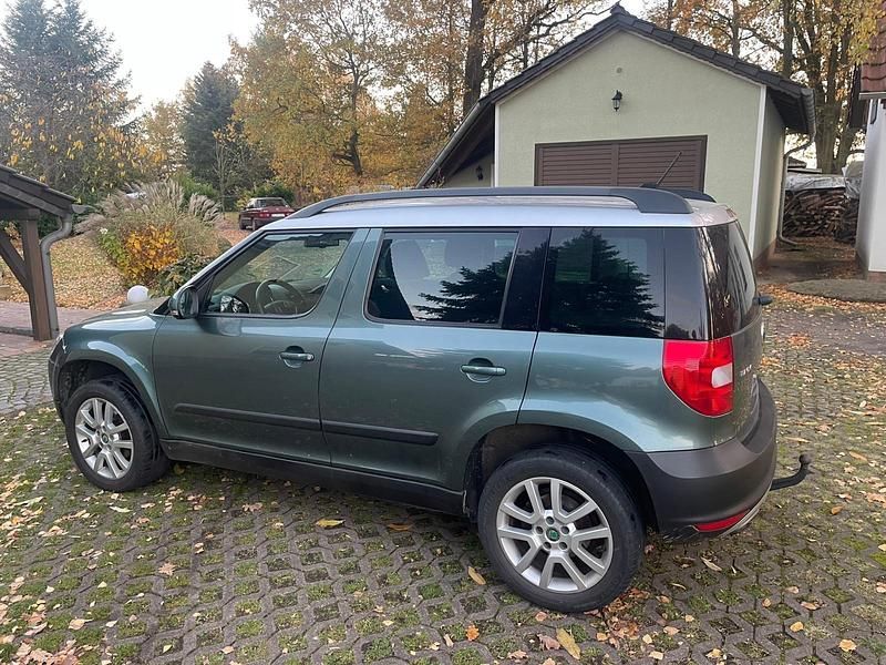 Grün Gebraucht 2011 Skoda Yeti SUV | 8.800 € (Etwas zu teuer) - Bild 1/4