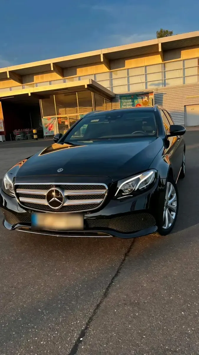 Gebraucht Mercedes E350 AMG line 258 PS (189 kW) 2018 Schwarz Kombi