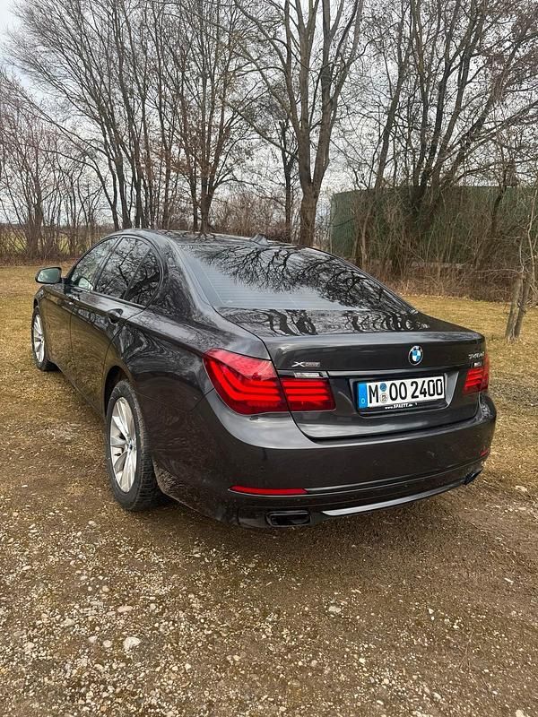 Gebraucht BMW 740 313 PS (230 kW) 2014 Schwarz Limousine