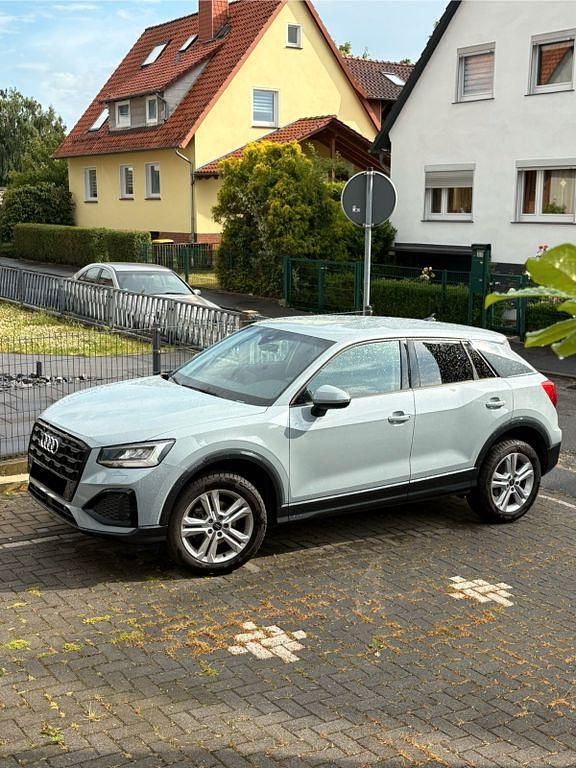 Grau Gebraucht 2023 Audi Q2 Advanced SUV | 23.799 € (Fairer Preis) - Bild 1/4
