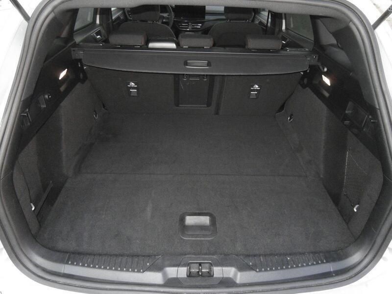 Diverse metallic Gebraucht 2023 Ford Focus ST-Line X | 30.310 € (Etwas zu teuer) - Bild 1/4