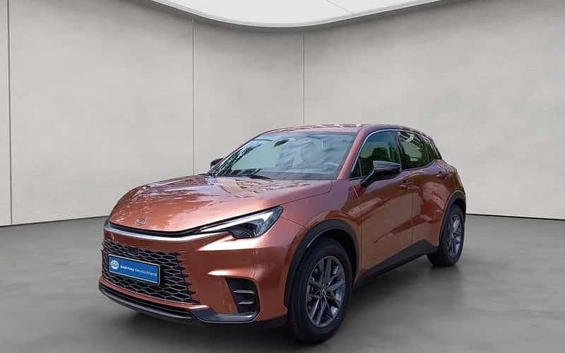 Rot Gebraucht 2025 Lexus LBX SUV | 30.950 € (Fairer Preis) - Bild 1/4