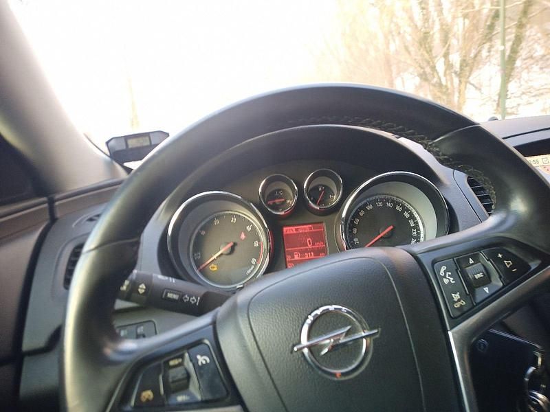 Gebraucht Opel Insignia Edition 160 PS (117 kW) 2011 Schwarz Kombi