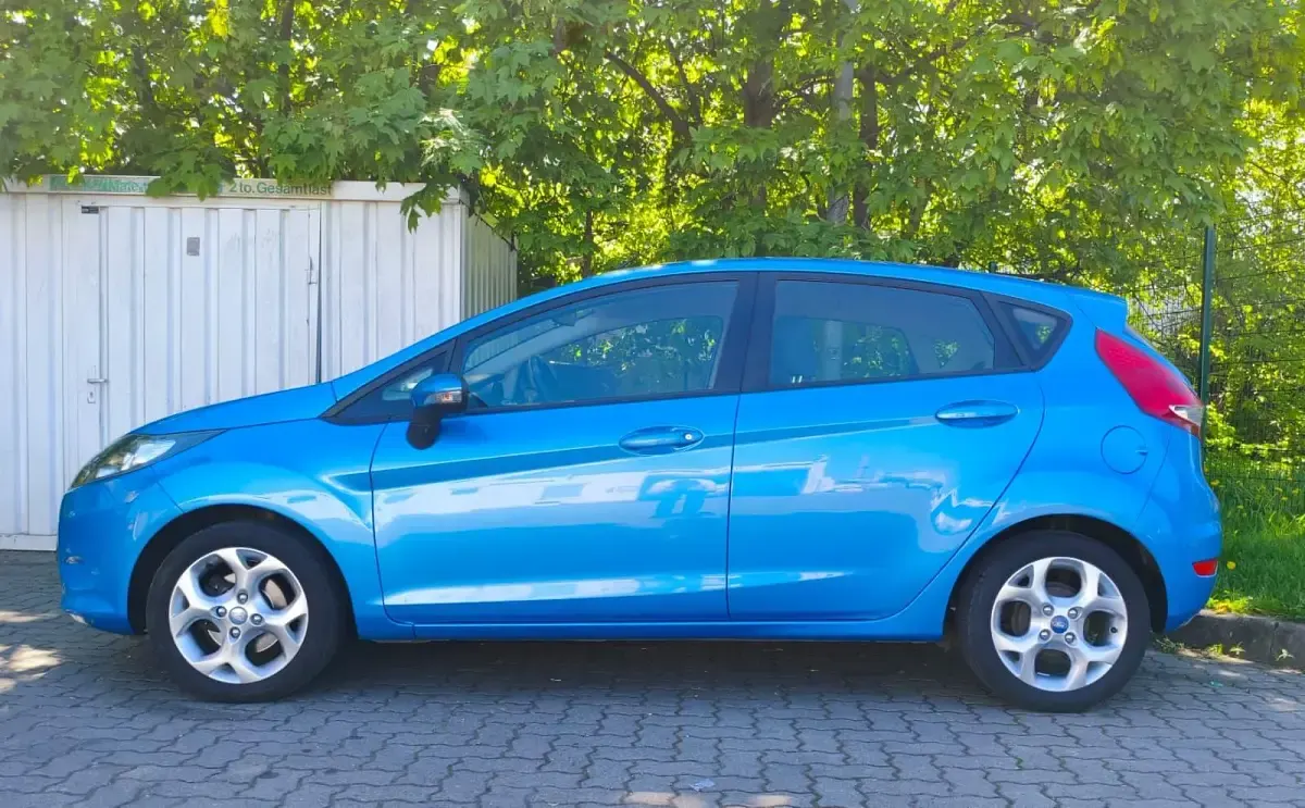 Używany Ford Fiesta 82 KM (60 kW) 2012 Niebieski Hatchback