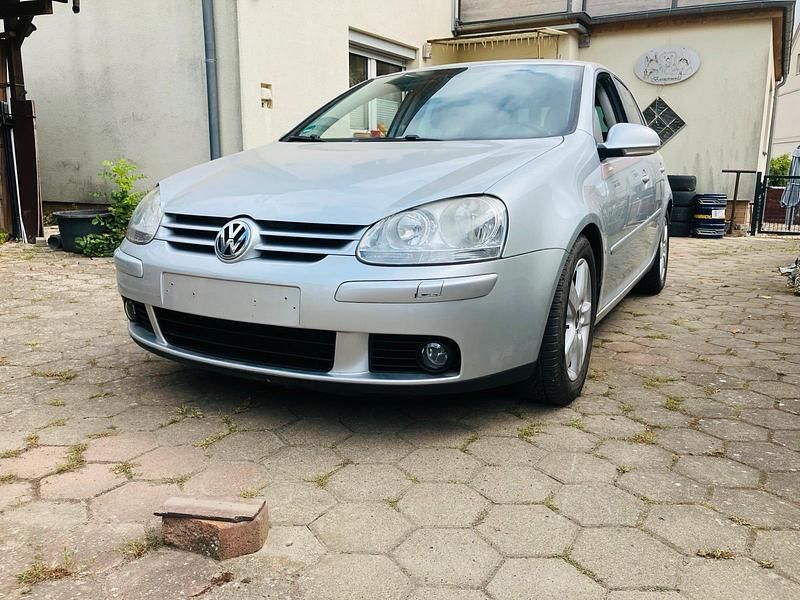 Silber Gebraucht 2008 VW Golf V United Limousine | 1.490 € (Fairer Preis) - Bild 1/4