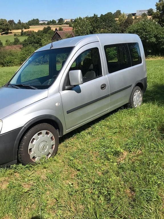 Usata Opel Combo 94 CV (69 kW) 2007 Argento Monovolume