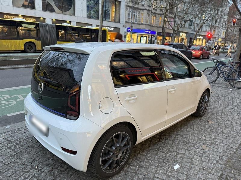 Gebraucht VW e-up! Move 61 kW (83 PS) 2021 Weiß Kleinwagen