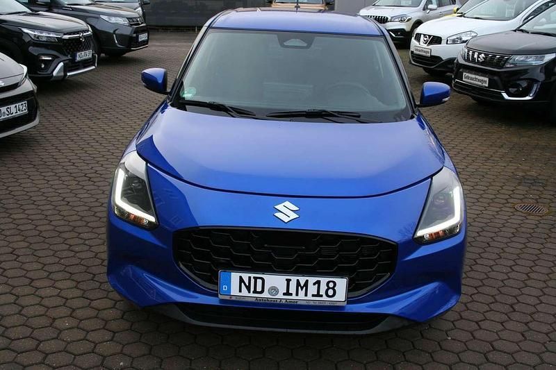 Frontier blue pearl metallic Gebraucht 2024 Suzuki Swift Limousine | 17.900 € (Fairer Preis) - Bild 1/4