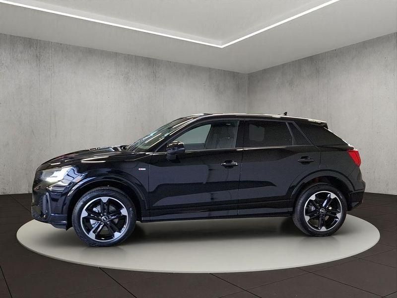 Neu Audi Q2 S-Line 150 PS (110 kW) 2025 Schwarz SUV