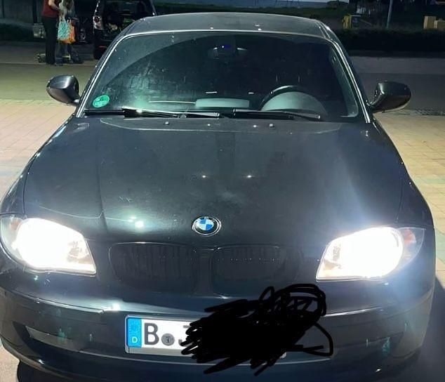 Schwarz Gebraucht 2010 BMW 118 Sport Line Kleinwagen | 6.500 € (Fairer Preis) - Bild 1/4