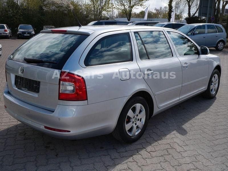 Gebraucht Skoda Octavia Elegance 122 PS (89 kW) 2013 Silber Kombi