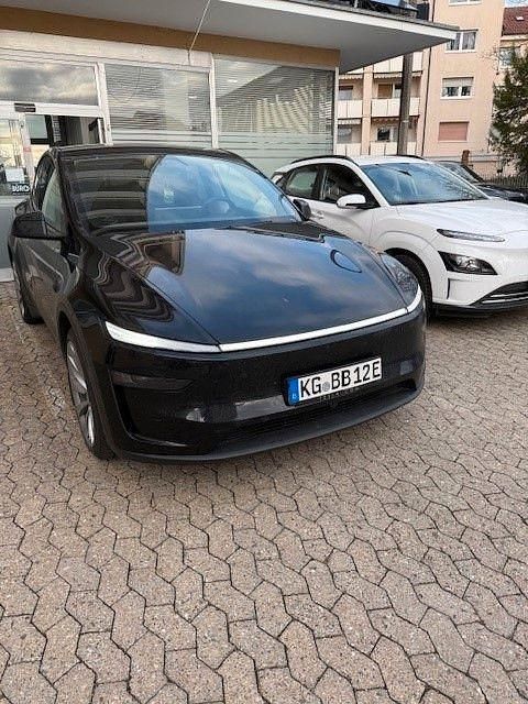 Schwarz Gebraucht 2025 Tesla Model Y SUV | 58.900 € - Bild 1/4