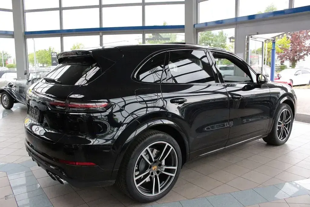 Gebraucht Porsche Cayenne Turbo 549 PS (403 kW) 2018 Tiefschwarzmetallic SUV