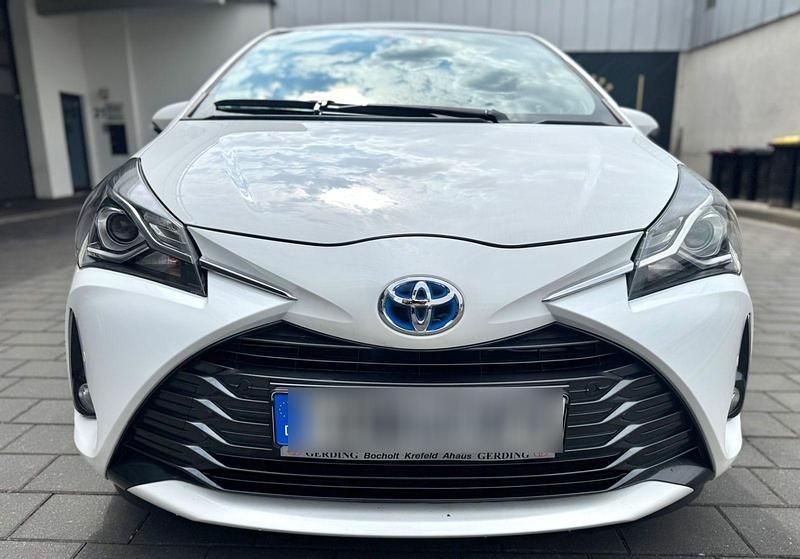 Weiß Gebraucht 2020 Toyota Yaris Comfort Kleinwagen | 15.900 € (Guter Preis) - Bild 1/4
