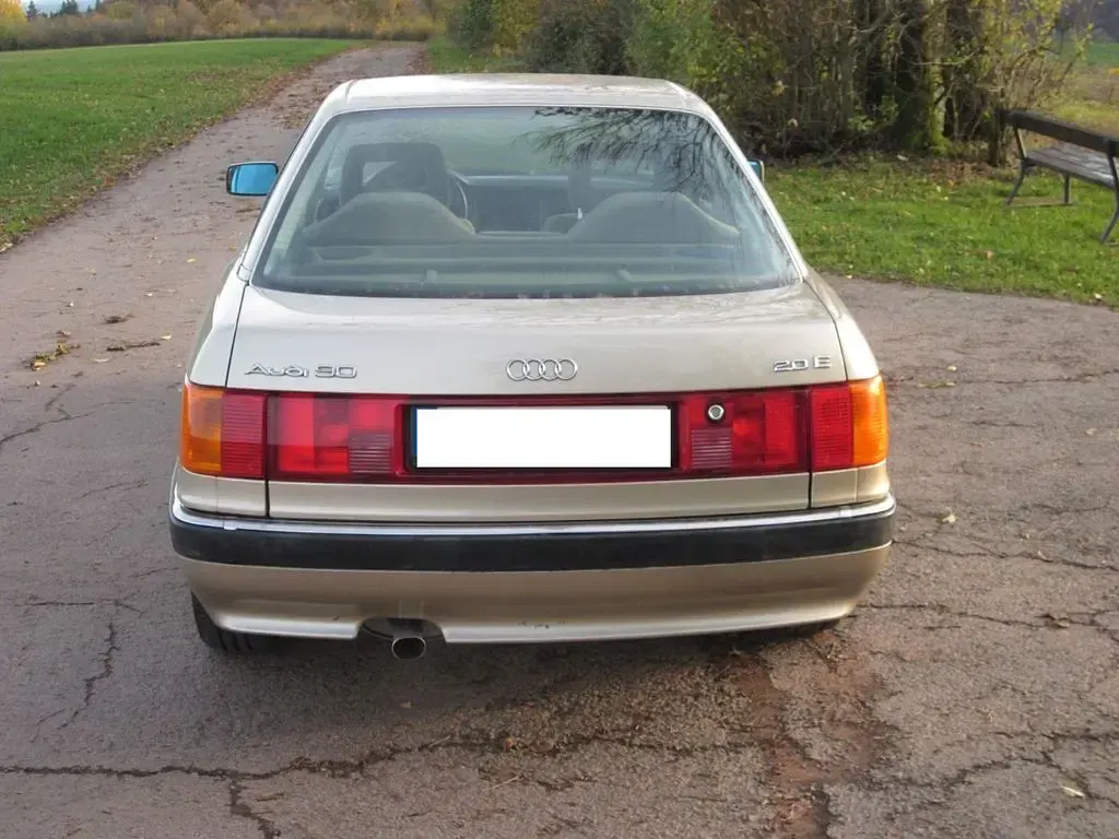 Używany Audi 80 116 KM (85 kW) 1990 Beżowy Sedan/Limuzyna