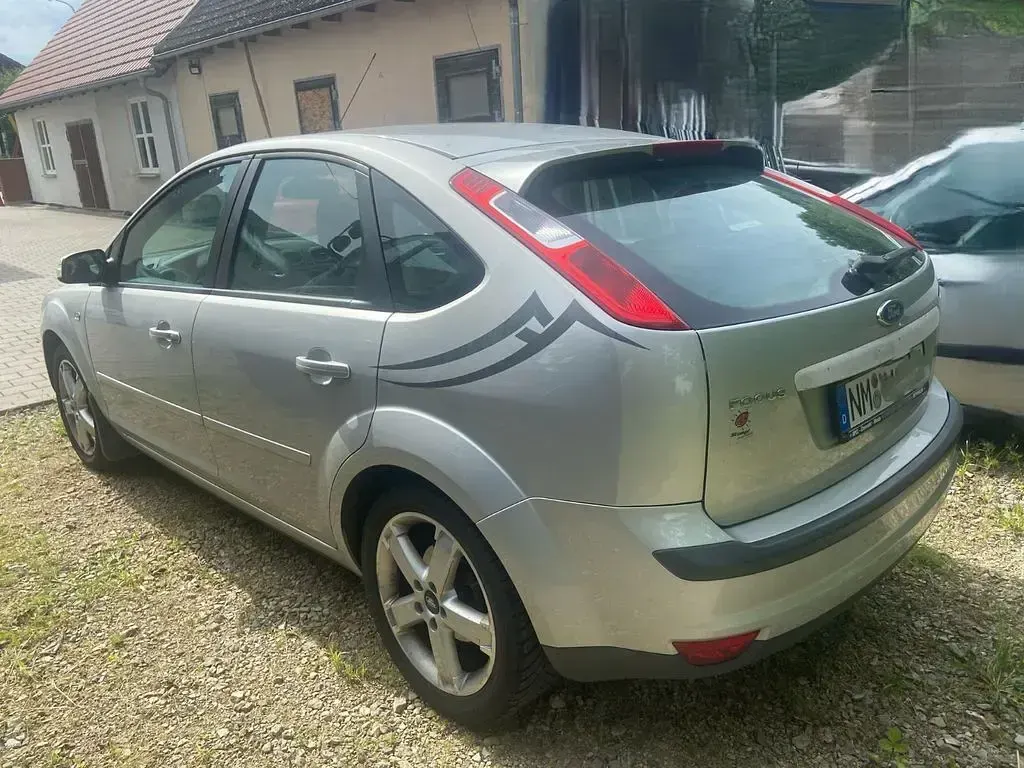 Gebraucht Ford Focus Titanium 116 PS (85 kW) 2006 Silber Limousine