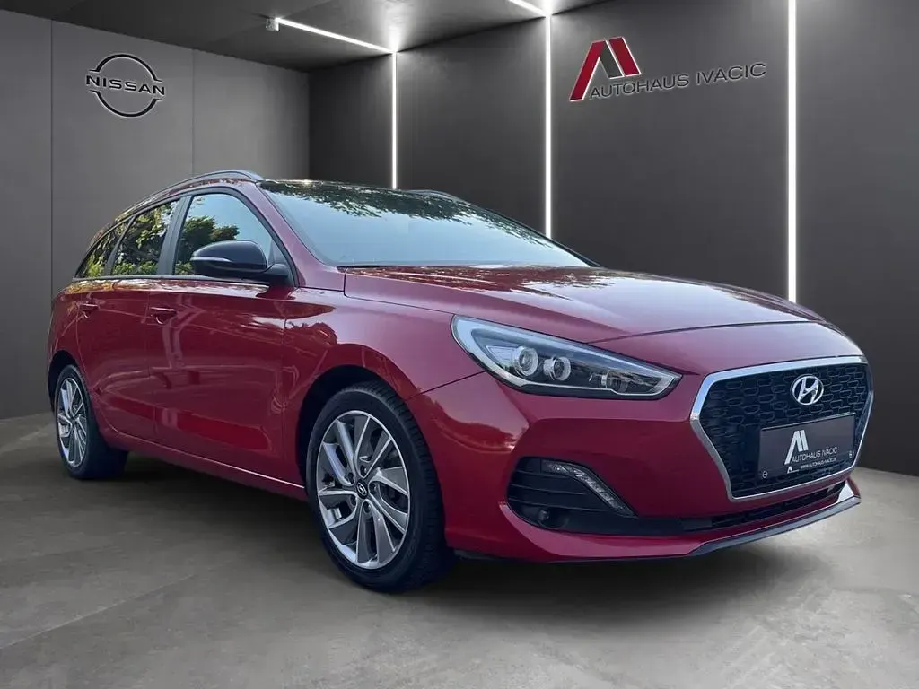 Gebraucht Hyundai i30 Passion Plus 140 PS (102 kW) 2018 Rot Limousine