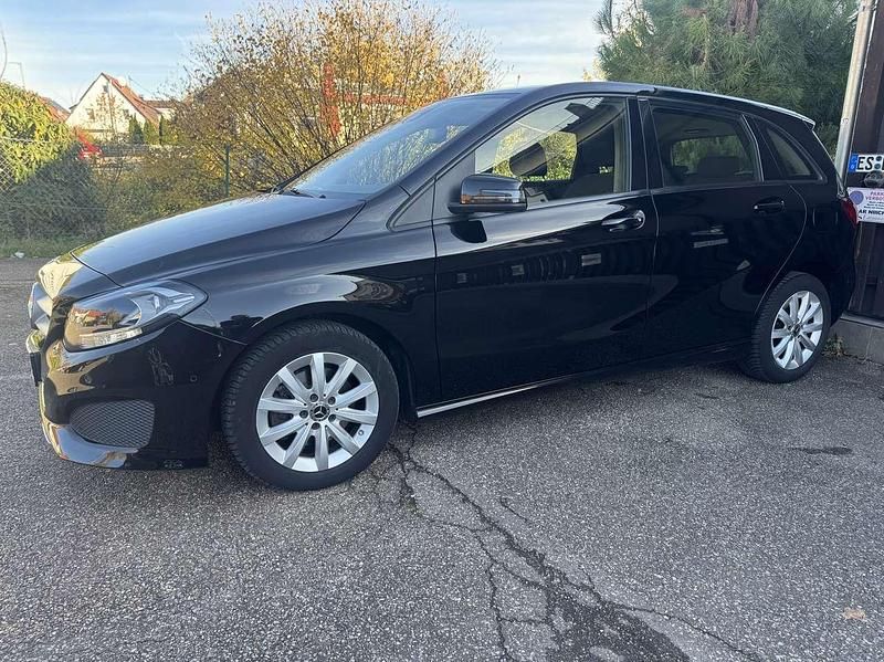 Gebraucht Mercedes B200 136 PS (100 kW) 2017 Nachtschwarz Van / Kleinbus