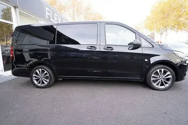 Gebraucht Mercedes Vito 190 PS (139 kW) 2020 Obsidianschwarz metallic Van