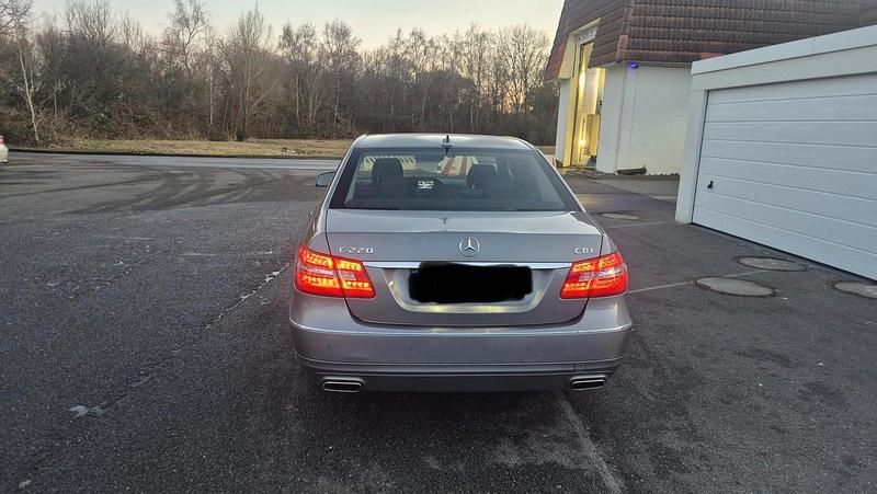 Gebraucht Mercedes E220 Avantgarde 170 PS (125 kW) 2013 Silber Limousine
