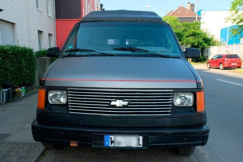 Schwarz Gebraucht 1990 Chevrolet Astro Van / Kleinbus | 3.500 € - Bild 1/4