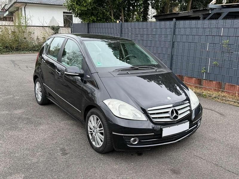 Gebraucht Mercedes A180 109 PS (80 kW) 2009 Kosmosschwarz  metalliclack Limousine