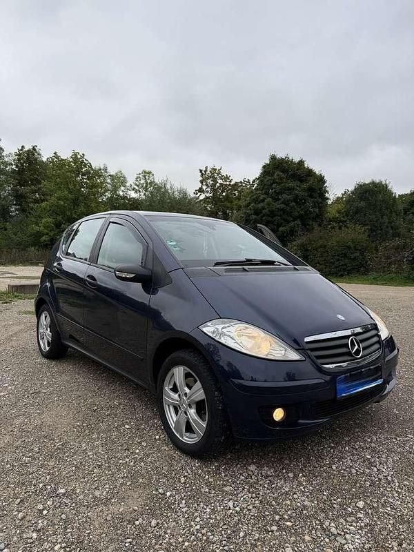 Blau Gebraucht 2010 Mercedes A150 Classic Limousine | 2.999 € (Fairer Preis) - Bild 1/4