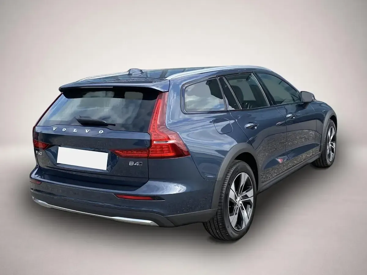 Gebraucht Volvo V60 CC Plus 197 PS (144 kW) 2023 Manufacturer Kombi