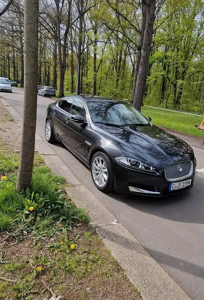 Usata Jaguar XF 190 CV (139 kW) 2012 Nero Berlina