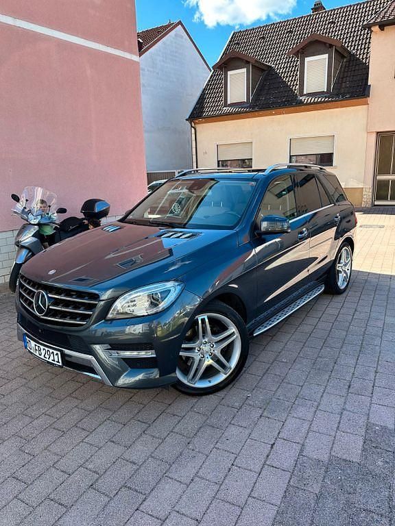Grau Gebraucht 2014 Mercedes ML350 AMG SUV | 21.500 € (Teuer) - Bild 1/4