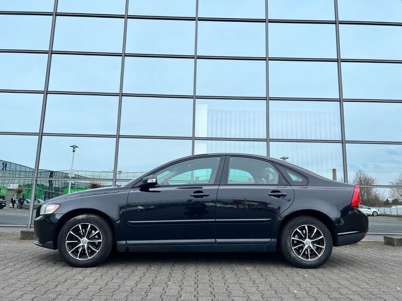 Gebraucht Volvo S40 Kinetic 101 PS (74 kW) 2009 Schwarz Limousine