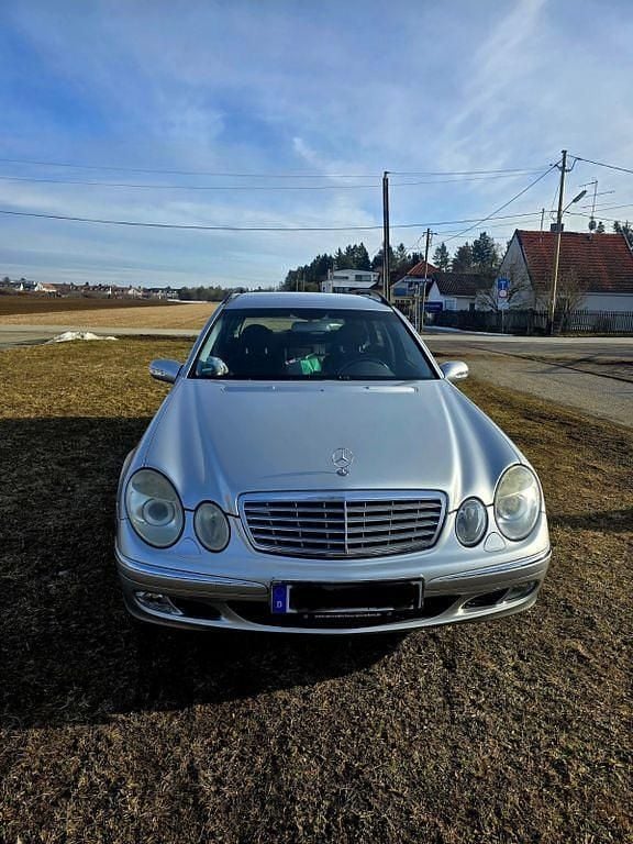 Silber Gebraucht 2003 Mercedes E240 Elegance Kombi | 4.900 € (Fairer Preis) - Bild 1/4