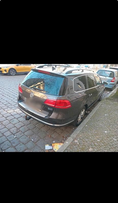 Gebraucht VW Passat Highline 140 PS (102 kW) 2011 Grau Kombi