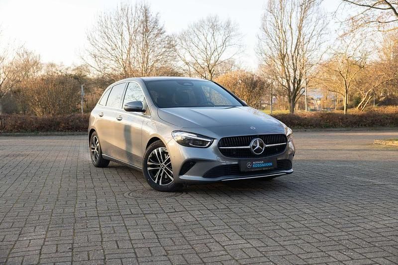 Grau Gebraucht 2026 Mercedes B200 Progressive Van / Kleinbus | 46.450 € - Bild 1/4