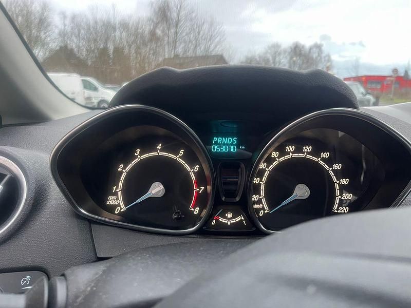 Gebraucht Ford Fiesta Titanium 101 PS (74 kW) 2016 Grau Limousine