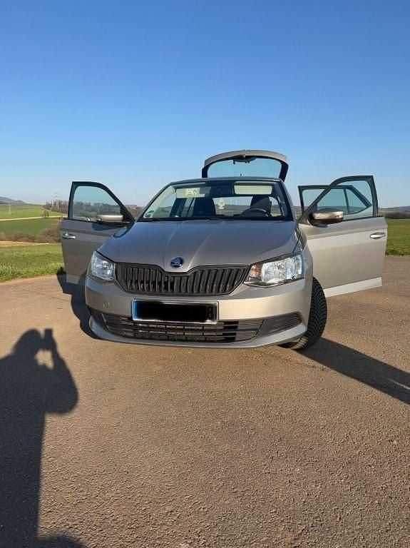 Gebraucht Skoda Fabia Active 60 PS (44 kW) 2017 Beige Limousine
