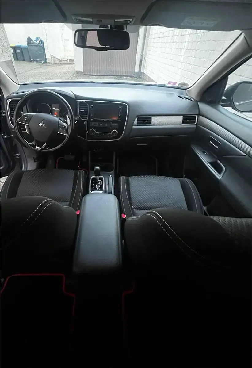 Gebraucht Mitsubishi Outlander 150 PS (110 kW) 2016 Grau SUV